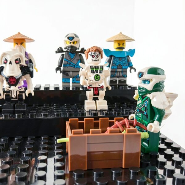 ShiYiJia Acrylic Display Case for Lego Minifigures Dustproof-4